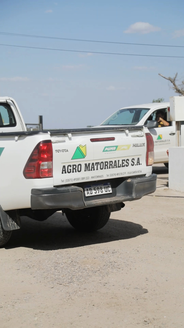 Camionetas de Agro Matorrales en la planta